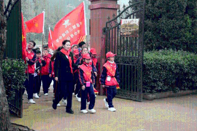 伊朗伊斯兰革命卫队称4名成员在以对叙空袭中身亡